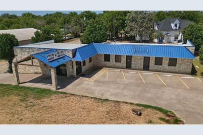 615 N Main Street, Jacksboro, TX 76458 - Photo 1