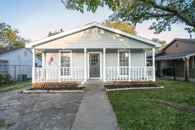 2613 Frazier Avenue, Fort Worth, TX 76110 - Photo 1