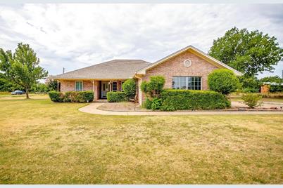 725 Ranch Road, Saginaw, TX 76131 - Photo 1