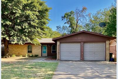 1402 Mohawk Drive, Arlington, TX 76012 - Photo 1