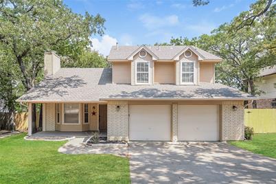 2832 W Kimball Avenue, Grapevine, TX 76051 - Photo 1