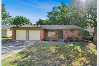 122 Brookwood Drive, Richardson, TX 75080 - Photo 1
