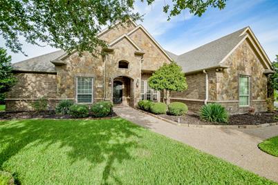 2300 Waters Edge Drive, Granbury, TX 76048 - Photo 1