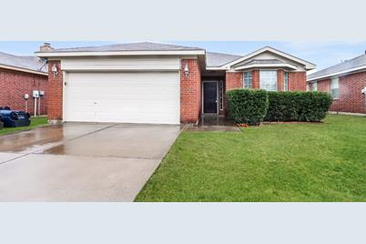 1032 McKavett Drive, Fort Worth, TX 76140 - Photo 1