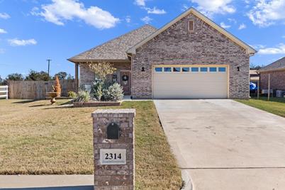 2314 Springhill Court, Mineral Wells, TX 76067 - Photo 1