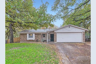 1032 Gladstone Avenue, Azle, TX 76020 - Photo 1