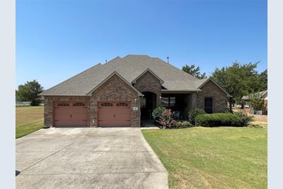116 Pontiac Drive, Lake Kiowa, TX 76240 - Photo 1