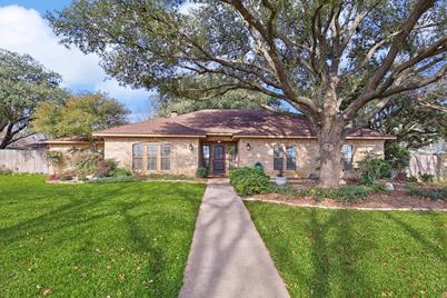 3402 Racquet Club Drive, Grand Prairie, TX 75052 - Photo 1