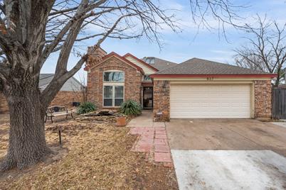617 Valley Spring Drive, Arlington, TX 76018 - Photo 1