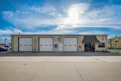 305 E Ennis Avenue, Ennis, TX 75119 - Photo 1