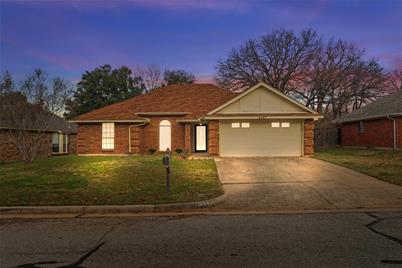 2127 Turf Club Drive, Arlington, TX 76017 - Photo 1