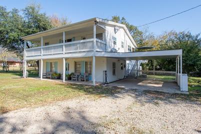 1001 Holiday Circle, Seven Points, TX 75143 - Photo 1