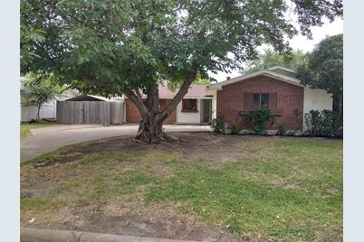 4717 South Drive W, Fort Worth, TX 76132 - Photo 1