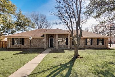 700 Stonebrooke Drive, Burleson, TX 76028 - Photo 1