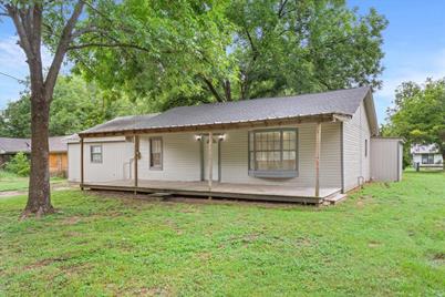 411 W Comal Avenue, Wortham, TX 76693 - Photo 1