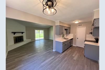 615 Lynnfield Drive, Arlington, TX 76014 - Photo 1