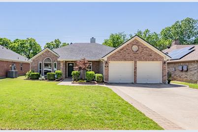 852 Park Forest Drive, Hurst, TX 76053 - Photo 1