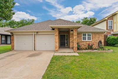 5702 Congressional Drive, Arlington, TX 76018 - Photo 1