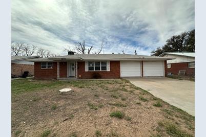 1023 E San Antonio Street, Kermit, TX 79745 - Photo 1