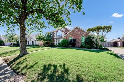 225 Flagstone Drive, Burleson, TX 76028 - Photo 1