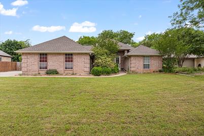 5006 Bueno Drive, Granbury, TX 76049 - Photo 1