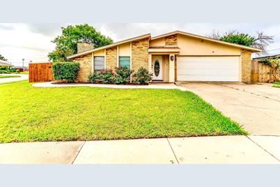 710 Irish Glen Drive, Arlington, TX 76014 - Photo 1