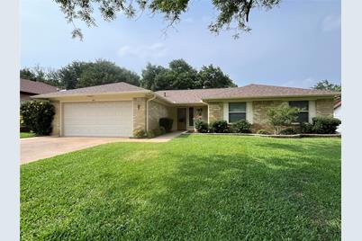 5611 Ridge Drive, Arlington, TX 76016 - Photo 1