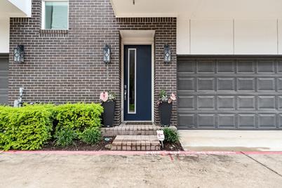 381 E Greenbriar Lane #402, Dallas, TX 75203 - Photo 1