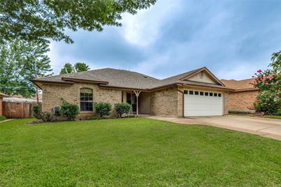 822 Wind Brooke Drive, Arlington, TX 76001 - Photo 1