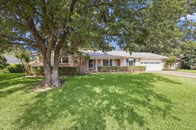 4001 Emerald Oaks Drive, Haltom City, TX 76117 - Photo 1