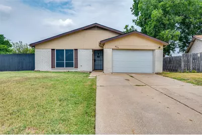 825 Sandalwood Lane, Arlington, TX 76017 - Photo 1