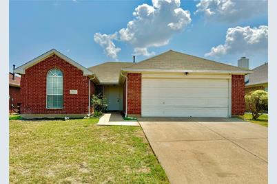 2225 Sophie Lane, Arlington, TX 76010 - Photo 1