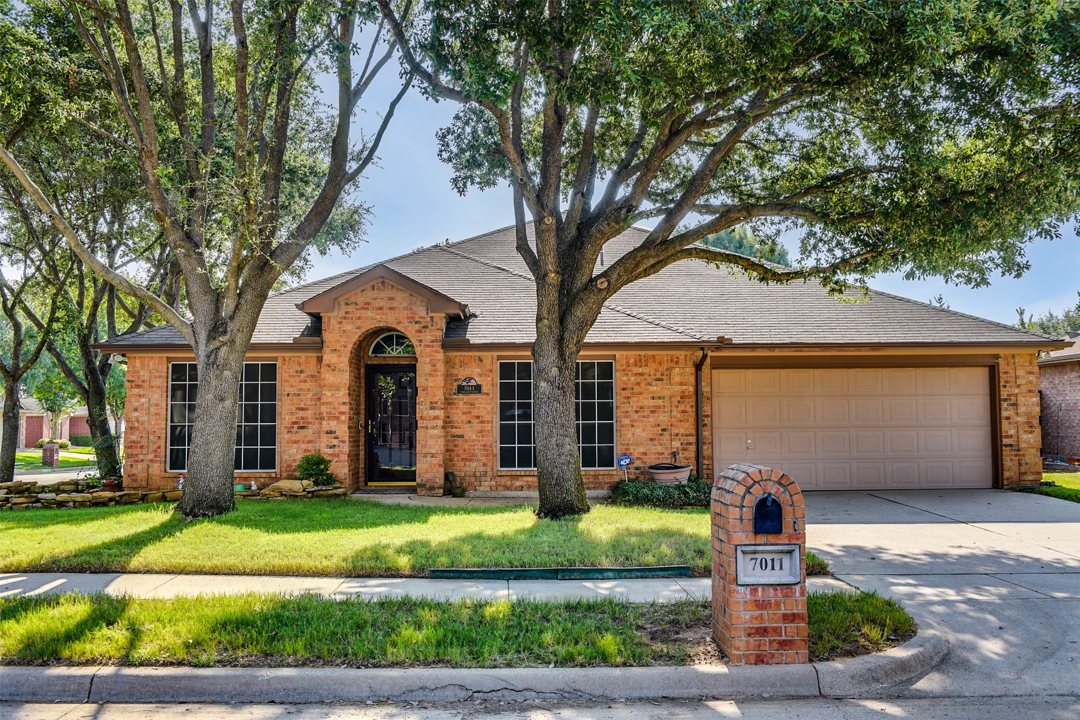 7011 Park Green Dr, Arlington, TX 76001 - MLS 20693771 - Coldwell Banker