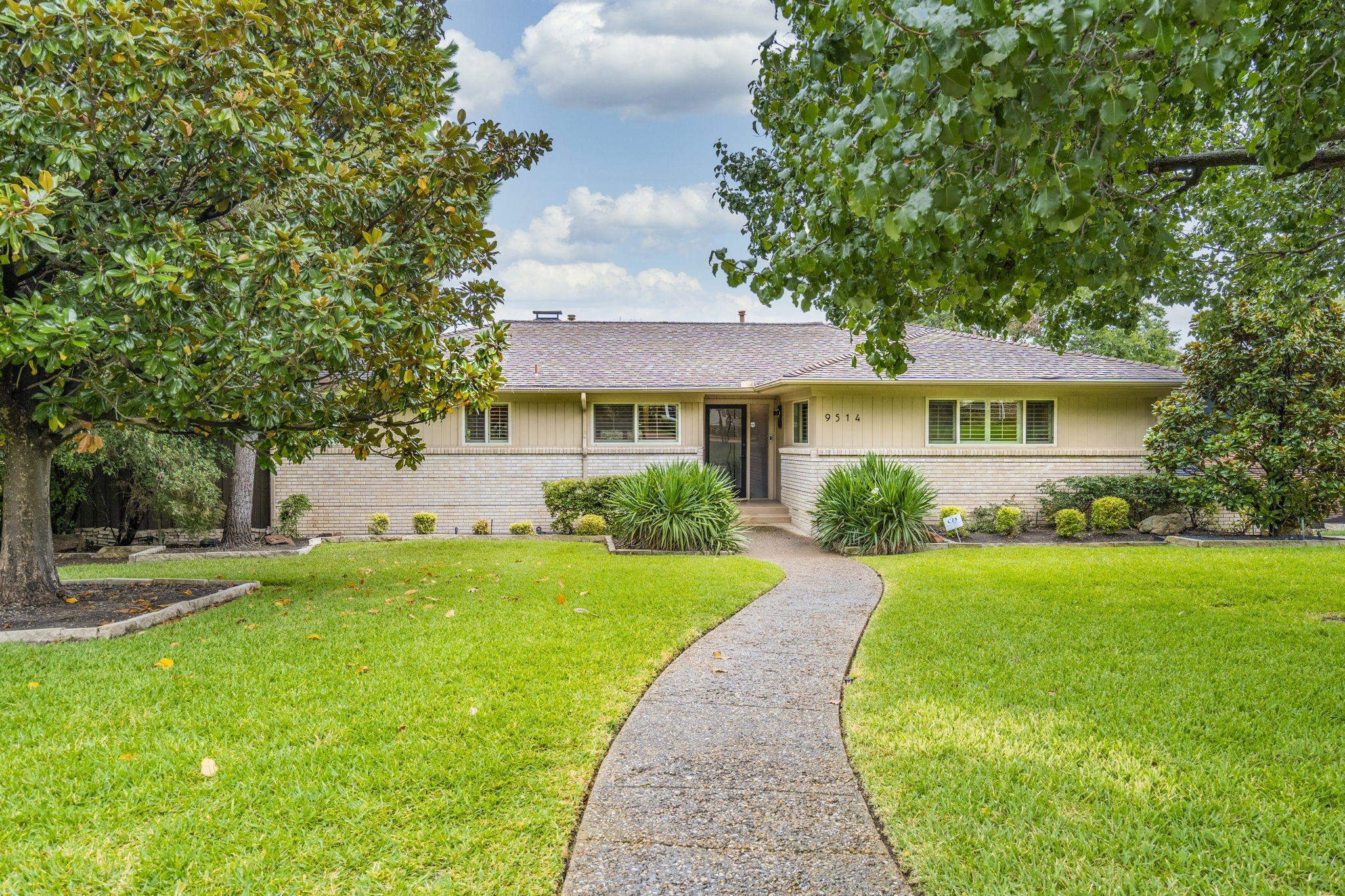 9514 Lanshire Dr, Dallas, TX 75238 - MLS 20721107 - Coldwell Banker
