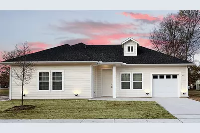 810 S 4th Street, Bonham, TX 75418 - Photo 1