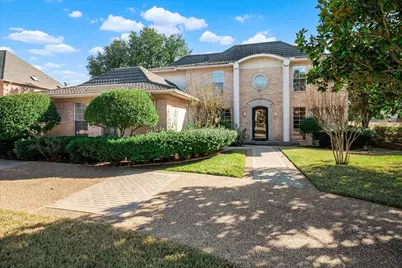 2416 Creekside Circle S, Irving, TX 75063 - Photo 1