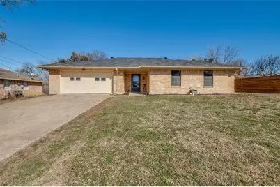 304 N Lyndalyn Avenue, DeSoto, TX 75115 - Photo 1