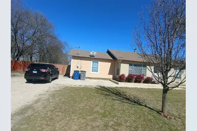 209 E Colonial Drive, Lancaster, TX 75134 - Photo 1