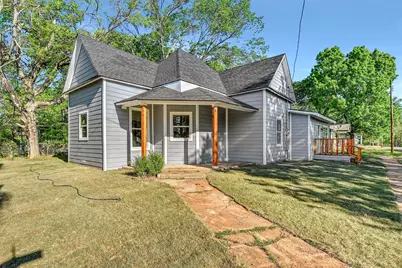 702 S 4th Street, Bonham, TX 75418 - Photo 1