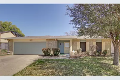 422 E Crossland Boulevard, Grand Prairie, TX 75052 - Photo 1