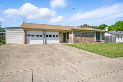 605 E Glendale Street, Crowley, TX 76036 - Photo 1