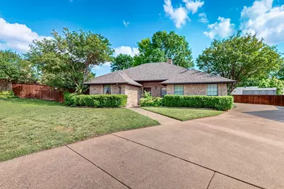 902 Briarcliff Court, Arlington, TX 76012 - Photo 1