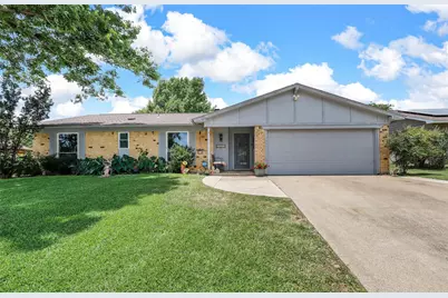 7601 Ridgeway Avenue, North Richland Hills, TX 76182 - Photo 1