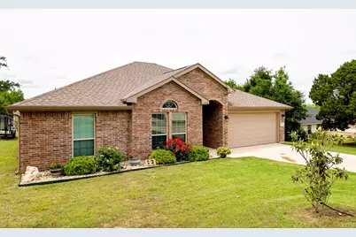 1302 Shawnee Trail, Granbury, TX 76048 - Photo 1
