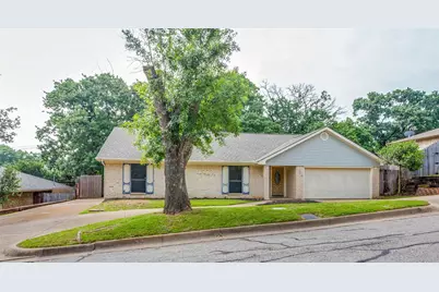 104 NE Rosamond Street, Burleson, TX 76028 - Photo 1