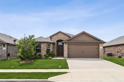 545 Houndstooth Drive, Fort Worth, TX 76131 - Photo 1