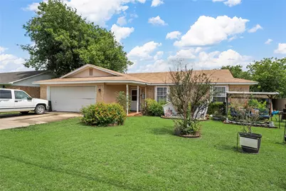 812 W Warren Street, Hewitt, TX 76643 - Photo 1