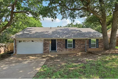 6405 Woods Edge Drive, Arlington, TX 76016 - Photo 1