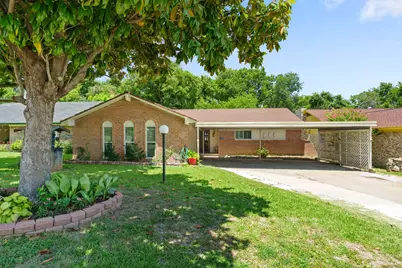 310 Kirby Creek Drive, Grand Prairie, TX 75052 - Photo 1