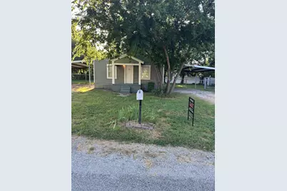 210 N Avenue C, Springtown, TX 76082 - Photo 1